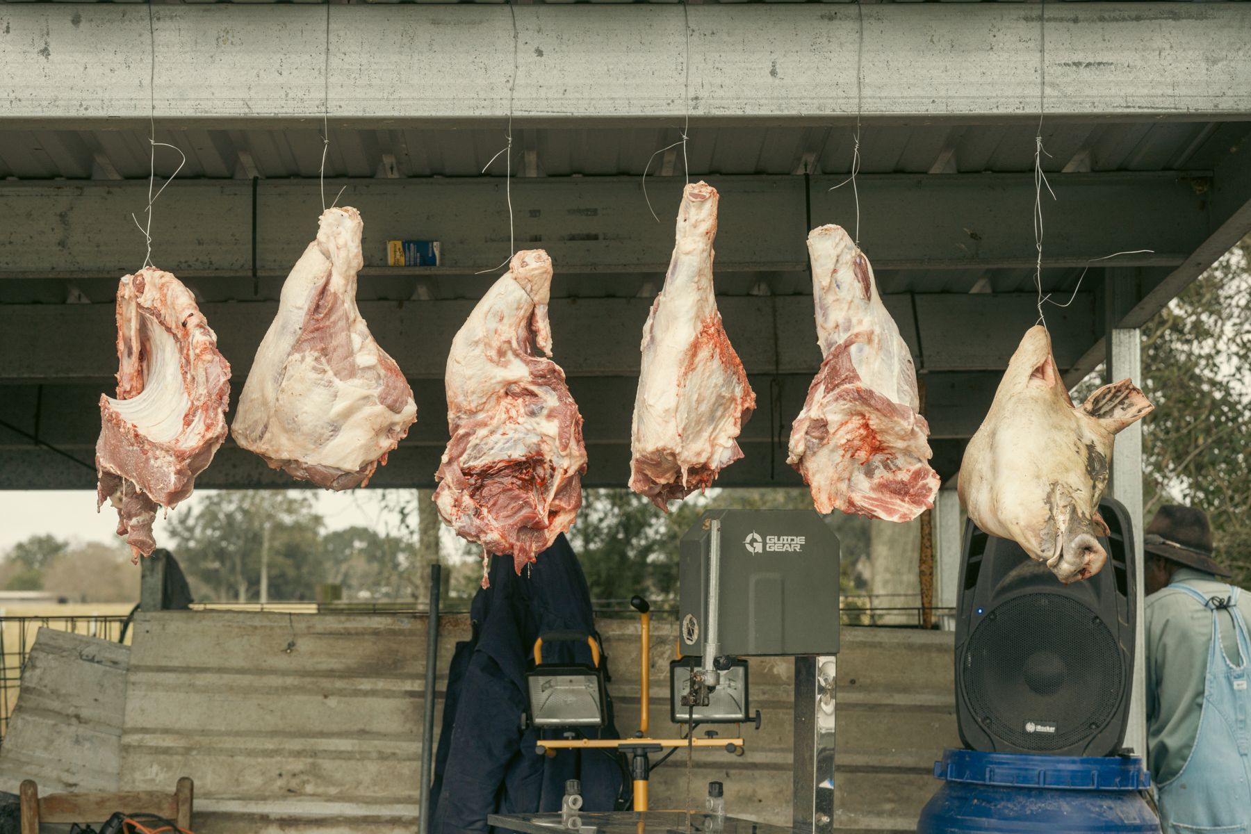 Cuts hanging at the Boagni boucherie